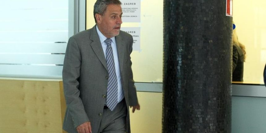 Dolazak gradonacelnika Milana Bandica na posao u Gradsko poglavarstvo. Photo: Luka Stanzl/PIXSELL Autor Luka Stanzl/PIXSELL Ključne riječi Gradsko poglavarstvo, gradonacelnik, posao, Milan Bandic Dolazak gradonacelnika Milana Bandica na posao u Gradsko poglavarstvo. Photo: Luka Stanzl/PIXSELL Autor Luka Stanzl/PIXSELL Ključne riječi Gradsko poglavarstvo, gradonacelnik, posao, Milan Bandic