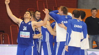 Zagreb, 080512.
Dvorana OS u Trnskom.
Kosarkaska A1 liga za prvaka, 13. kolo.
KK Zagreb – KK Zadar.
Na fotografiji: slavlje KK Zadar za osvojeno 4-to mjesto.
Foto: Damir Krajac / CROPIX Zagreb, 080512.
Dvorana OS u Trnskom.
Kosarkaska A1 liga za prvaka, 13. kolo.
KK Zagreb – KK Zadar.
Na fotografiji: slavlje KK Zadar za osvojeno 4-to mjesto.
Foto: Damir Krajac / CROPIX