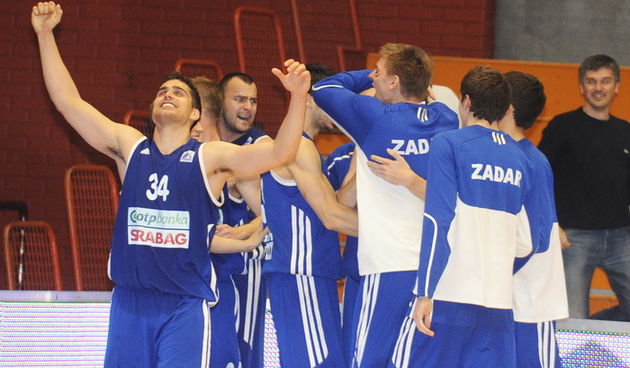Zagreb, 080512.
Dvorana OS u Trnskom. 
Kosarkaska A1 liga za prvaka, 13. kolo.
KK Zagreb – KK Zadar.
Na fotografiji: slavlje KK Zadar za osvojeno 4-to mjesto.
Foto: Damir Krajac / CROPIX
