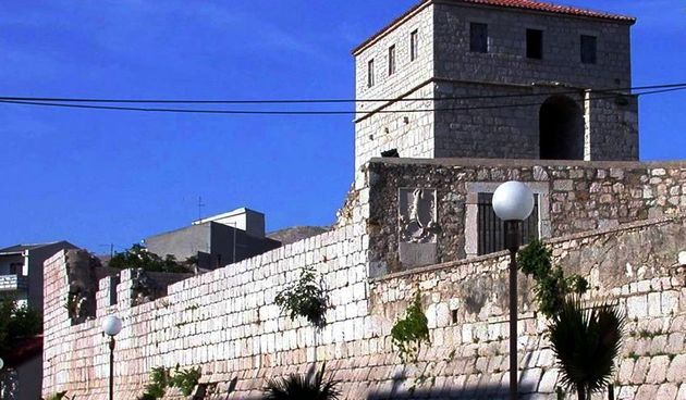 Pokrenuta inicijativa za povrat kule Skrivanat u vlasništvo Grada Paga