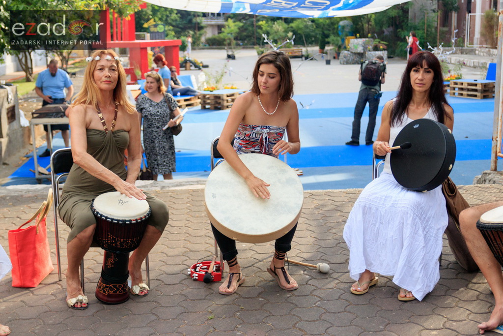 Simboličnim rušenjem zida započeo je urbani festival KvartArt na Voštarnici