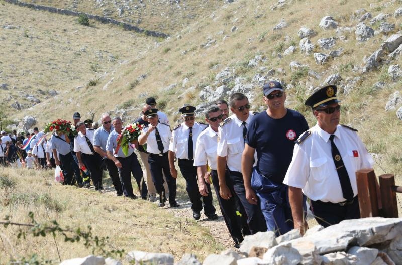 30.08.2015., Kornati – Na otoku Kornatu obiljezena je 8. obljetnica stradanja 12 vatrogasaca iz Sibenika, Vodica i Tisnog. Photo: Dusko Jaramaz/PIXSELL 30.08.2015., Kornati – Na otoku Kornatu obiljezena je 8. obljetnica stradanja 12 vatrogasaca iz Sibenika, Vodica i Tisnog. Photo: Dusko Jaramaz/PIXSELL