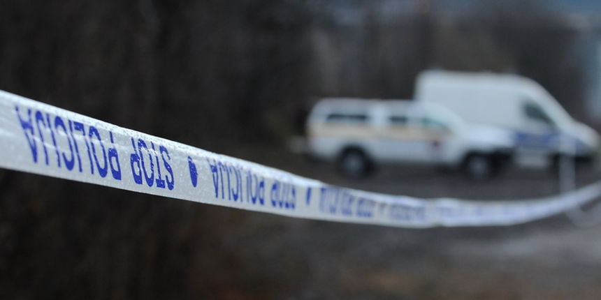 Josipdol, 281112.
Na drzavnoj cesti D-23 Duga Resa-Josipdol-Senj, u zaseoku Fulaje pronadjeni su ljudski ostaci. Zbog blizine odmorista Modrus gdje je zabiljezen posljednji signal mobitela nestale Antonije Bilic, dogadjaj se nesluzbeno dovodi u vezu s nj Josipdol, 281112.
Na drzavnoj cesti D-23 Duga Resa-Josipdol-Senj, u zaseoku Fulaje pronadjeni su ljudski ostaci. Zbog blizine odmorista Modrus gdje je zabiljezen posljednji signal mobitela nestale Antonije Bilic, dogadjaj se nesluzbeno dovodi u vezu s nj