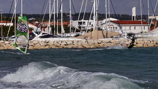 Surferi i kiteri došli na svoje pred neveru