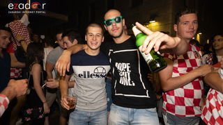 Čudesna noć: Velika fešta ulicama Zadra nakon plasmana Vatrenih u finale SP Čudesna noć: Velika fešta ulicama Zadra nakon plasmana Vatrenih u finale SP