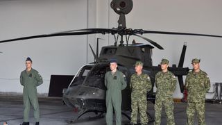 Predsjednica Grabar-Kitarović na predstavljanju novih helikoptera Kiowa Warriors u 93. Zrakoplovnoj bazi u Zemuniku. Photo: Dino Stanin/PIXSELL Predsjednica Grabar-Kitarović na predstavljanju novih helikoptera Kiowa Warriors u 93. Zrakoplovnoj bazi u Zemuniku. Photo: Dino Stanin/PIXSELL