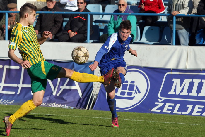 Zadar, 060413. 
Stadion na Stanovima.
Utakmica 26. kola prve HNL izmedju NK Zadar i NK Istra. Na fotografiji: igrac Zadra Ivan Anton Vasilj.
Foto: Jure Miskovic / CROPIX
