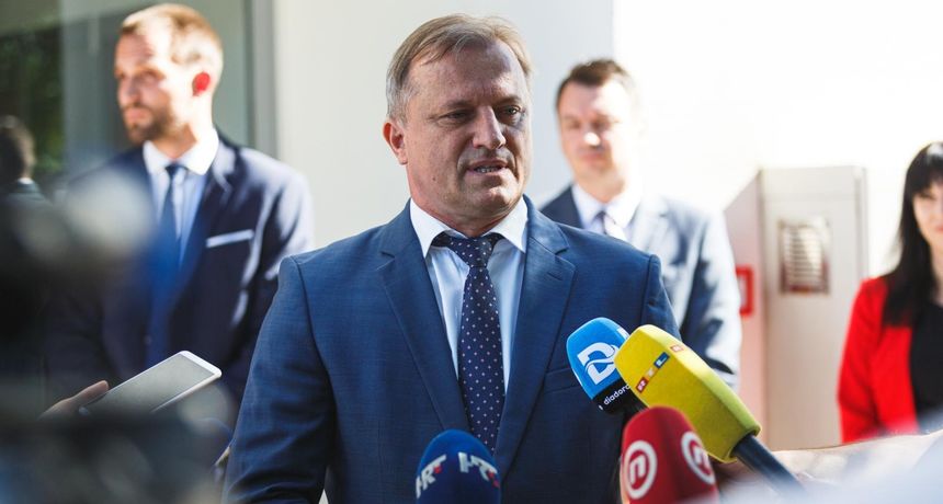 Ministrica Tramišak potpisala ugovor za Poduzetnički inkubator Ministrica Tramišak potpisala ugovor za Poduzetnički inkubator