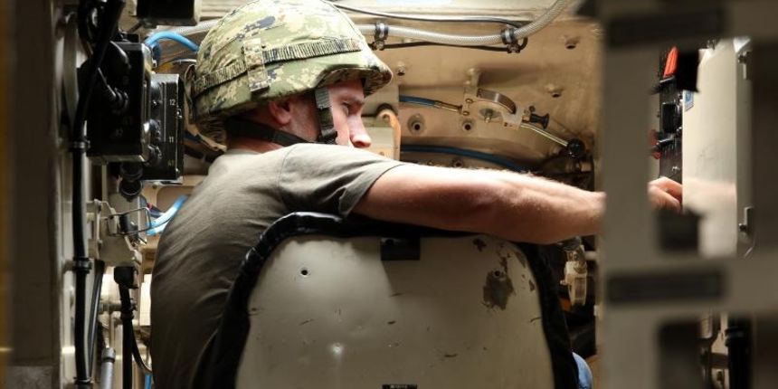 U Tehno remontnom zavodu, u nazocnosti Drage Lovrica nacelnika Glavnog stozera Oruzanih snaga Republike Hrvatske, predstavljene su nove haubice, PzH 2000 koje ce sudjelovati na mimohodu povodom dana Dan pobjede i domovinske zahvalnosti. Photo: Robert Ani U Tehno remontnom zavodu, u nazocnosti Drage Lovrica nacelnika Glavnog stozera Oruzanih snaga Republike Hrvatske, predstavljene su nove haubice, PzH 2000 koje ce sudjelovati na mimohodu povodom dana Dan pobjede i domovinske zahvalnosti. Photo: Robert Ani