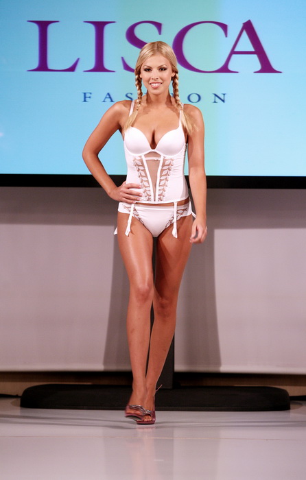 Zagreb, 240810
Modna revija Lisce u hotelu Internacional.
Na slici zastitno lice Tina Katanic.
Foto: Biljana Gaurina / CROPIX