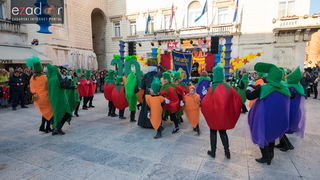 Zadarski karneval 2018: Povorka maškaranih skupina od Gradskih vrata preko Foruma do Narodnog trga Zadarski karneval 2018: Povorka maškaranih skupina od Gradskih vrata preko Foruma do Narodnog trga