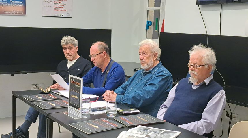 U programa obilježavanja Dana grada Zadra i blagdana Sv. Krševana, u Providurovoj palači održana je promocija knjige »Sveti otok međunarodna likovna izložba vjerskih motiva 2014.–2023.« autora Ante Jaše, poznatog fotografa i publicista te osnivača Foto kl U programa obilježavanja Dana grada Zadra i blagdana Sv. Krševana, u Providurovoj palači održana je promocija knjige »Sveti otok međunarodna likovna izložba vjerskih motiva 2014.–2023.« autora Ante Jaše, poznatog fotografa i publicista te osnivača Foto kl