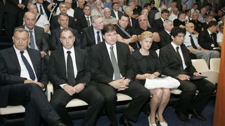 Split, 270611.
Danas je u kino sali na poljudskom stadionu odrzana komemoracija za preminulog Tomislava Ivica nogometnog trenera.
Stanko Poklepovic, Vinko Radovani, Petroslav Sapunar, Andjelka Viskovic, Hrvoje Males
Foto: Jakov Prkic / Cropix Split, 270611.
Danas je u kino sali na poljudskom stadionu odrzana komemoracija za preminulog Tomislava Ivica nogometnog trenera.
Stanko Poklepovic, Vinko Radovani, Petroslav Sapunar, Andjelka Viskovic, Hrvoje Males
Foto: Jakov Prkic / Cropix