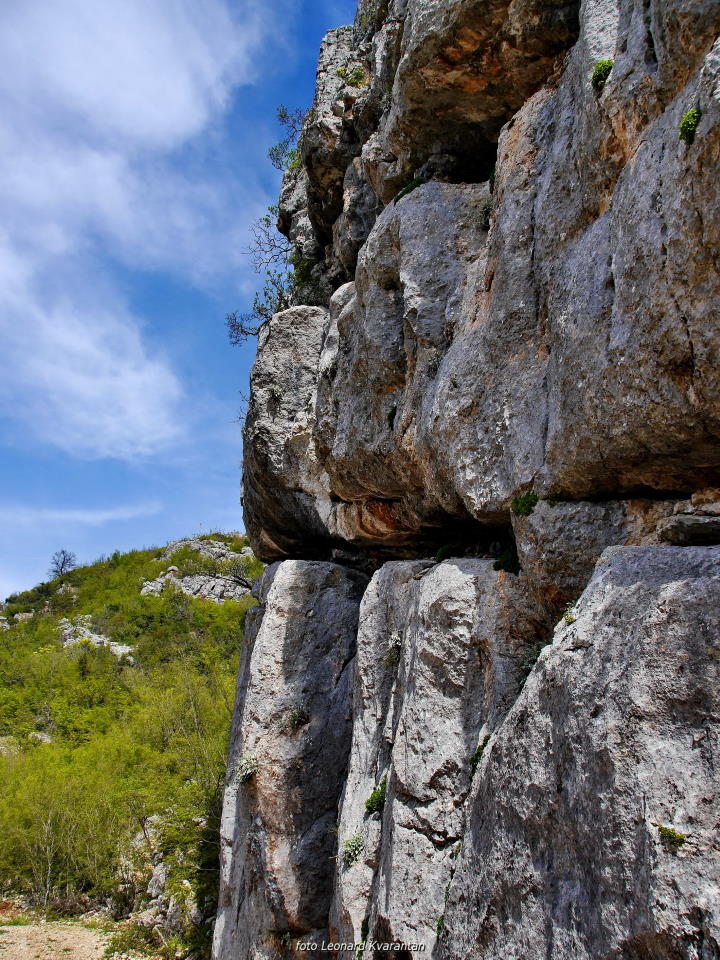 Pješačka staza Obrovac – Jankovića buk