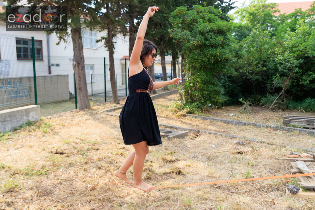 Simboličnim rušenjem zida započeo je urbani festival KvartArt na Voštarnici