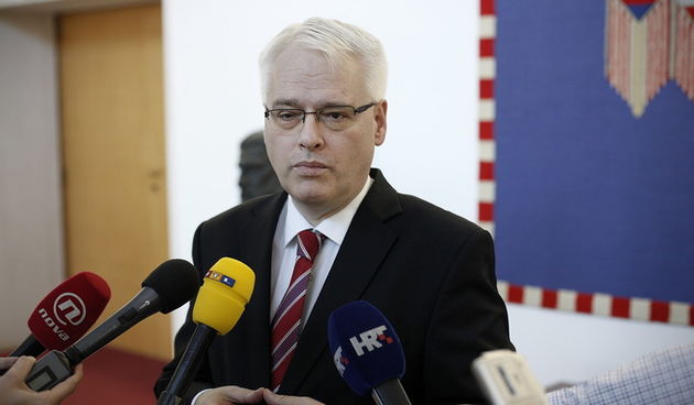 Zagreb, 310113.
Predsjednik Ivo Josipovic urucio je odlikovanje Red kneza Trpimira s ogrlicom i Danicom zastupniku u Zastupnickom domu talijanskog Parlamenta Aldu Di Biagiju za izuzetan doprinos ugledu RH, te za produbljenje prijateljskih odnosa izmedju H