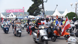Spektakularni defile vespaša, foto: Vinko Pešić Spektakularni defile vespaša, foto: Vinko Pešić