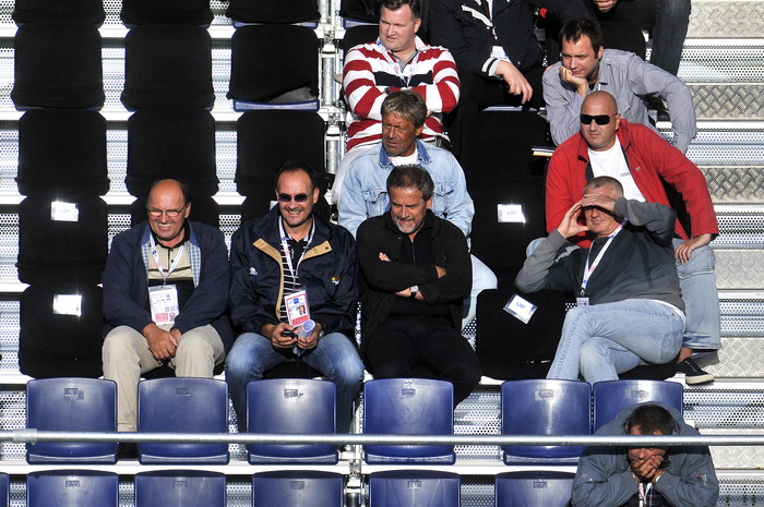 Zagreb, 310810.
Bazen Mladosti, Jarunska 5.
Utakmica zenskog vaterpola u sklopu Europskog prvenstva, izmedju Hrvatske i Rusije.
Na slici: gradonacelnik Zagreba Milan Bandic i Perica Bukic.
Foto: Boris Kovacev / CROPIX Zagreb, 310810.
Bazen Mladosti, Jarunska 5.
Utakmica zenskog vaterpola u sklopu Europskog prvenstva, izmedju Hrvatske i Rusije.
Na slici: gradonacelnik Zagreba Milan Bandic i Perica Bukic.
Foto: Boris Kovacev / CROPIX