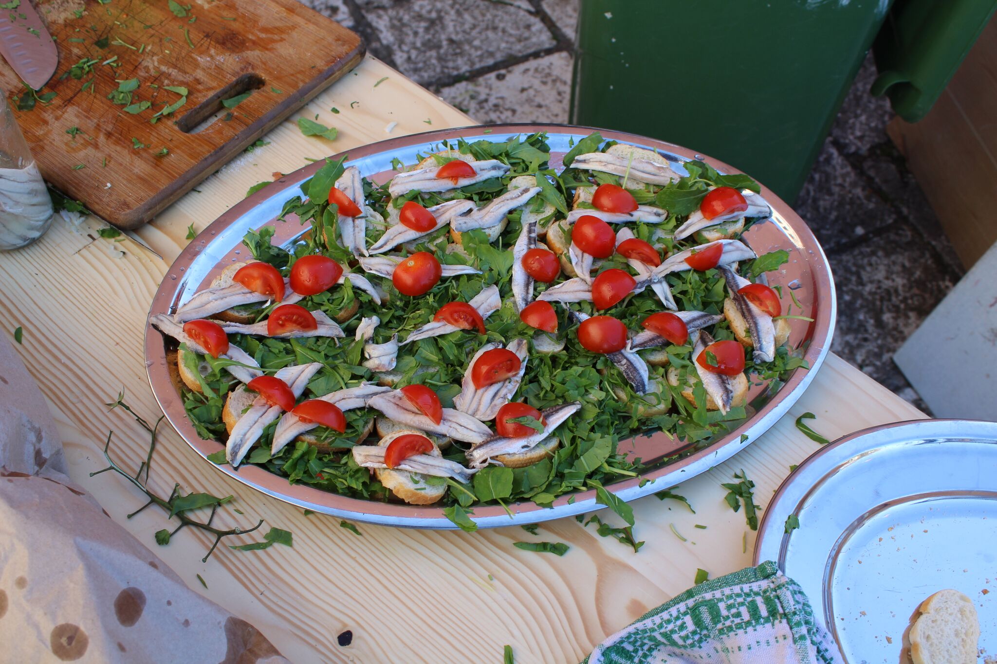 Udruga mladih Ploče i Dračevca uredila stari zog i počastila rižotom