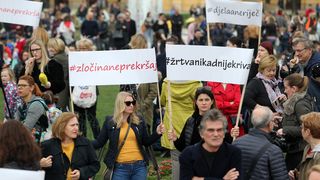 Prosvjed #spasime: Tomislavov trg u Zagrebu pun ljudi, došao i Plenković Prosvjed #spasime: Tomislavov trg u Zagrebu pun ljudi, došao i Plenković