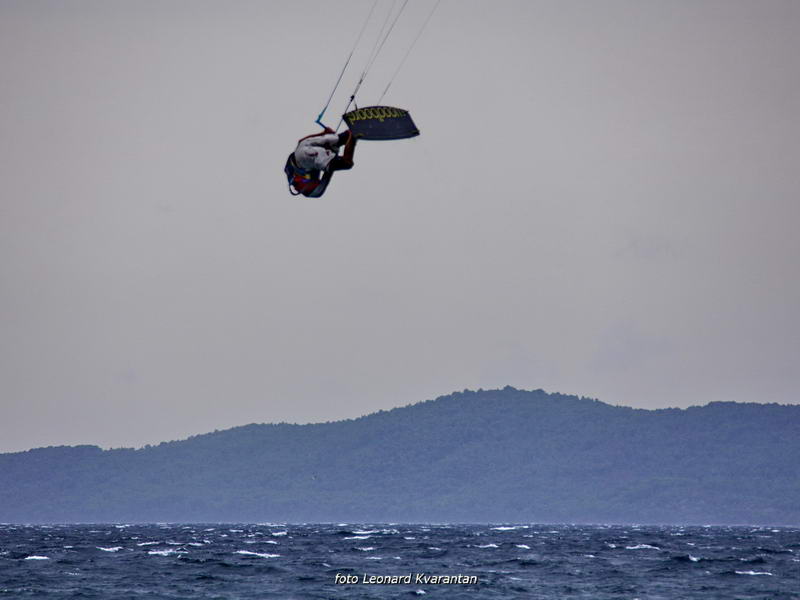 Kiteri i surferi uživali u jakom jugu