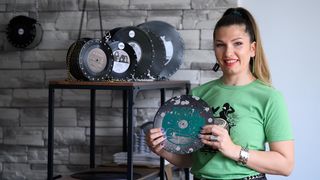 Miljana Jovičić proizvodi torbice od starih gramofonskih ploča