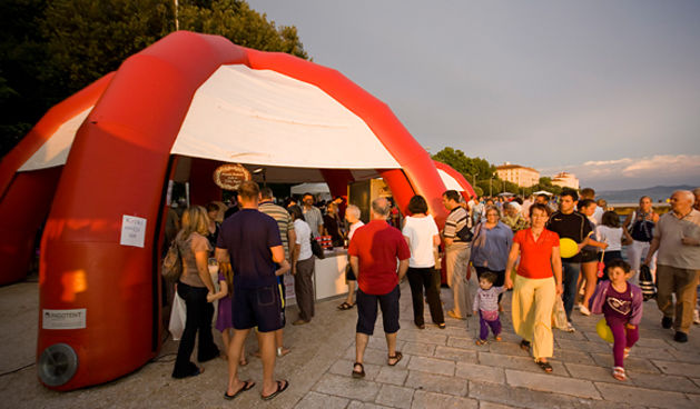 “Kupujmo hrvatsko” i “Vrijedne ruke” (foto:Saša Čuka)