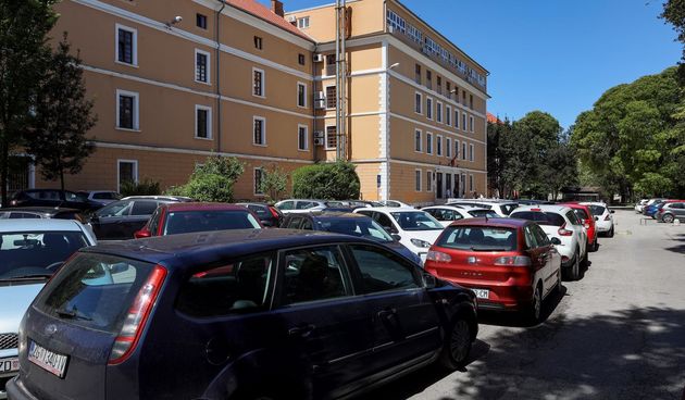 U dvorištu zgrada Gimnazija u Perivoju Vladimira Nazora osigurat će se stotinjak novih parkirnih mjesta