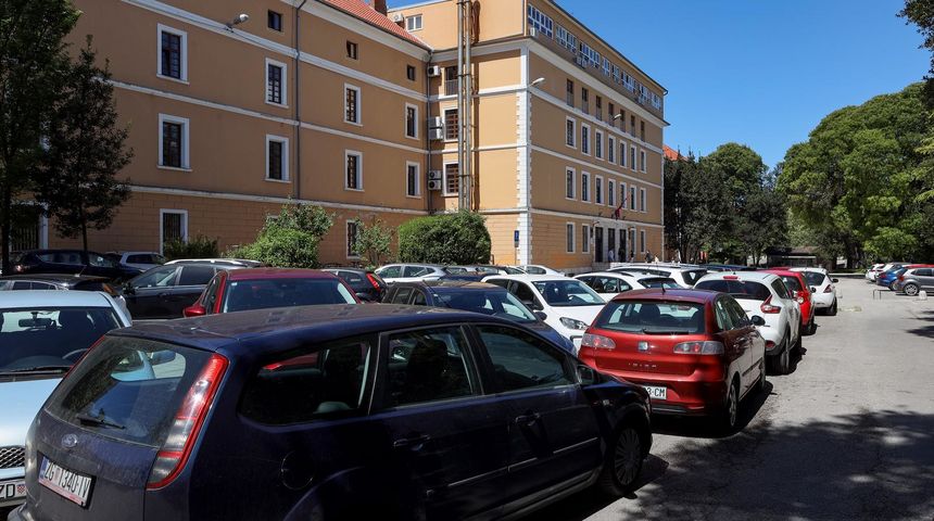 U dvorištu zgrada Gimnazija u Perivoju Vladimira Nazora osigurat će se stotinjak novih parkirnih mjesta U dvorištu zgrada Gimnazija u Perivoju Vladimira Nazora osigurat će se stotinjak novih parkirnih mjesta