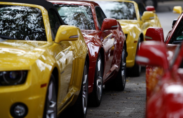 Zadar, 091111.
U Zadru je danas zapocelo predstavljanje novog Chevroletovog automobila Camaro. Novi model Chevroleta privukao je veliki broj novinara iz inozemstva koji ce ovih dana vrsiti testiranje Camara.
Foto: Jure Miskovic / CROPIX Zadar, 091111.
U Zadru je danas zapocelo predstavljanje novog Chevroletovog automobila Camaro. Novi model Chevroleta privukao je veliki broj novinara iz inozemstva koji ce ovih dana vrsiti testiranje Camara.
Foto: Jure Miskovic / CROPIX