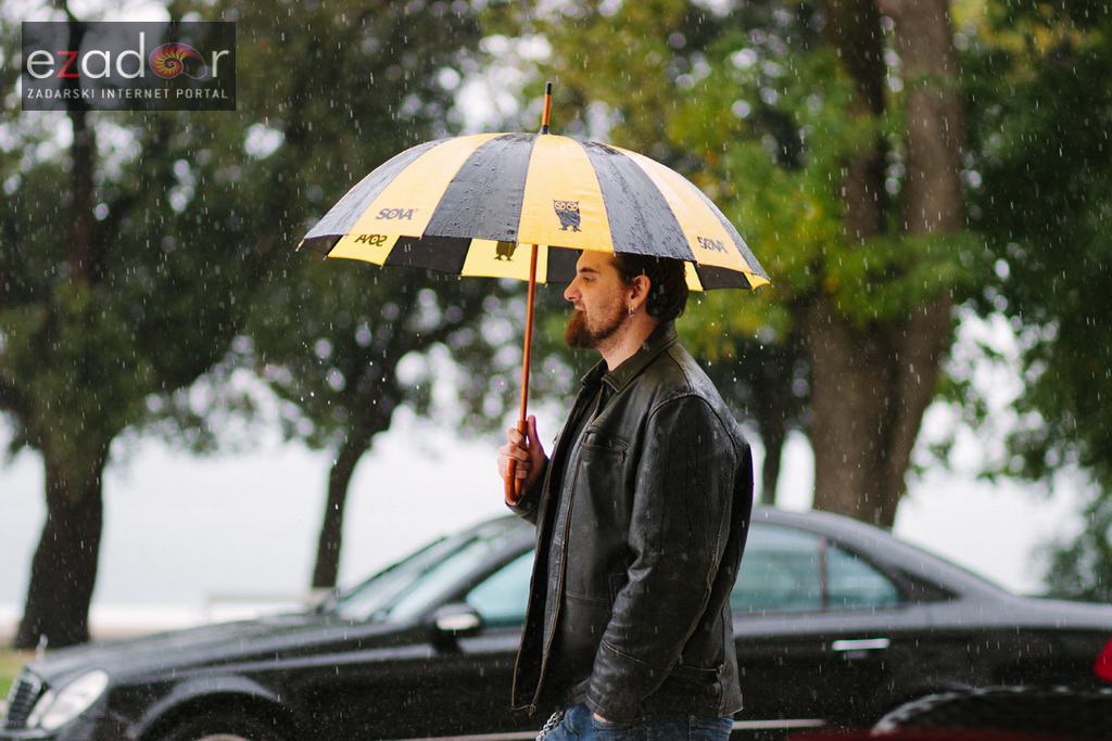 Đir po gradu, ponedjeljak 13. studenog 2017. Kiša, kišobran