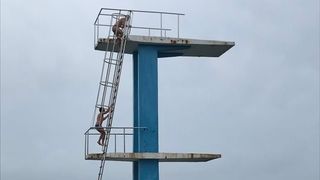 3, 2, 1: Trojica mladih Zadrana na Božić skočila sa skakaonice na bazenu 3, 2, 1: Trojica mladih Zadrana na Božić skočila sa skakaonice na bazenu