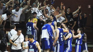 Zagreb, 080512.
Dvorana OS u Trnskom.
Kosarkaska A1 liga za prvaka, 13. kolo.
KK Zagreb – KK Zadar.
Na fotografiji: slavlje KK Zadar za osvojeno 4-to mjesto.
Foto: Damir Krajac / CROPIX Zagreb, 080512.
Dvorana OS u Trnskom.
Kosarkaska A1 liga za prvaka, 13. kolo.
KK Zagreb – KK Zadar.
Na fotografiji: slavlje KK Zadar za osvojeno 4-to mjesto.
Foto: Damir Krajac / CROPIX