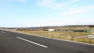 U prometnoj nesreći na Kalmetini cesti vozač probio zaštitnu ogradu