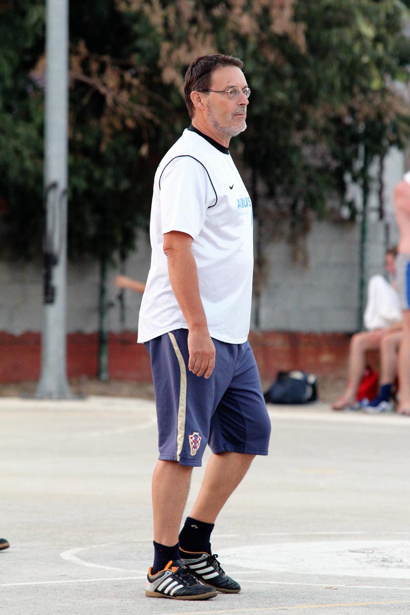 Na Stanovima se uz boćarski turnir održao i revijalni nogometni turnir. Osim prijavljenih ekipa, snage su ponovno odmjeravali liječnici Opće bolnice Zadar i predstavnici poglavarstva Grada Zadra. Na Stanovima se uz boćarski turnir održao i revijalni nogometni turnir. Osim prijavljenih ekipa, snage su ponovno odmjeravali liječnici Opće bolnice Zadar i predstavnici poglavarstva Grada Zadra.