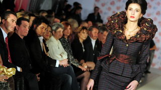 Skopje, Makedonija, 301010.
Sinoc je poceo ‘fashion weekend’ u Skopju. Na otvaranju
‘fashion weekend’-a revijom se predstavila poznata makedonska dizajnerica Elena Luka.
Na slici: lijepe manekenke su nosile modele u baroknom stilu.
Foto: Maja Zlatevska / Skopje, Makedonija, 301010.
Sinoc je poceo ‘fashion weekend’ u Skopju. Na otvaranju
‘fashion weekend’-a revijom se predstavila poznata makedonska dizajnerica Elena Luka.
Na slici: lijepe manekenke su nosile modele u baroknom stilu.
Foto: Maja Zlatevska /