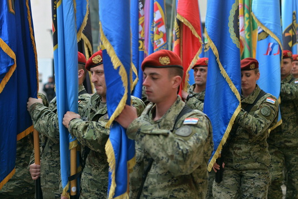 Svečani mimohod postrojbi u povodu proslave 23. obljetnice VRO Maslenica. Foto: Iva Perinčić