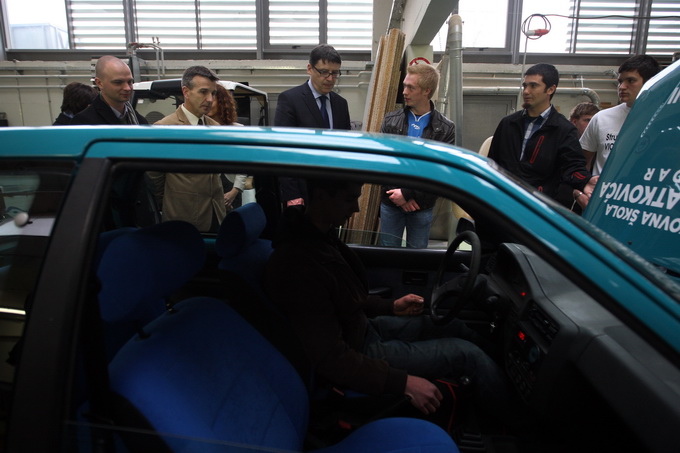 Zadar, 250313.
Ministar znanosti, obrazovanja i sporta Zeljko Jovanovic sa suradnicima boravi u radnom posjetu Zadru. Obisao je Strukovnu skolu Vice Vlatkovica, jednu od najopremljenijih i najinovativnijih strukovnih skola u Hrvatskoj, a domacin mu je bio Zadar, 250313.
Ministar znanosti, obrazovanja i sporta Zeljko Jovanovic sa suradnicima boravi u radnom posjetu Zadru. Obisao je Strukovnu skolu Vice Vlatkovica, jednu od najopremljenijih i najinovativnijih strukovnih skola u Hrvatskoj, a domacin mu je bio