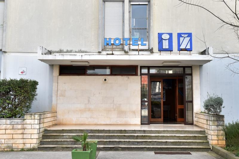 Zatvara se hotel Iž, foto: Dino Stanin/PIXSELL