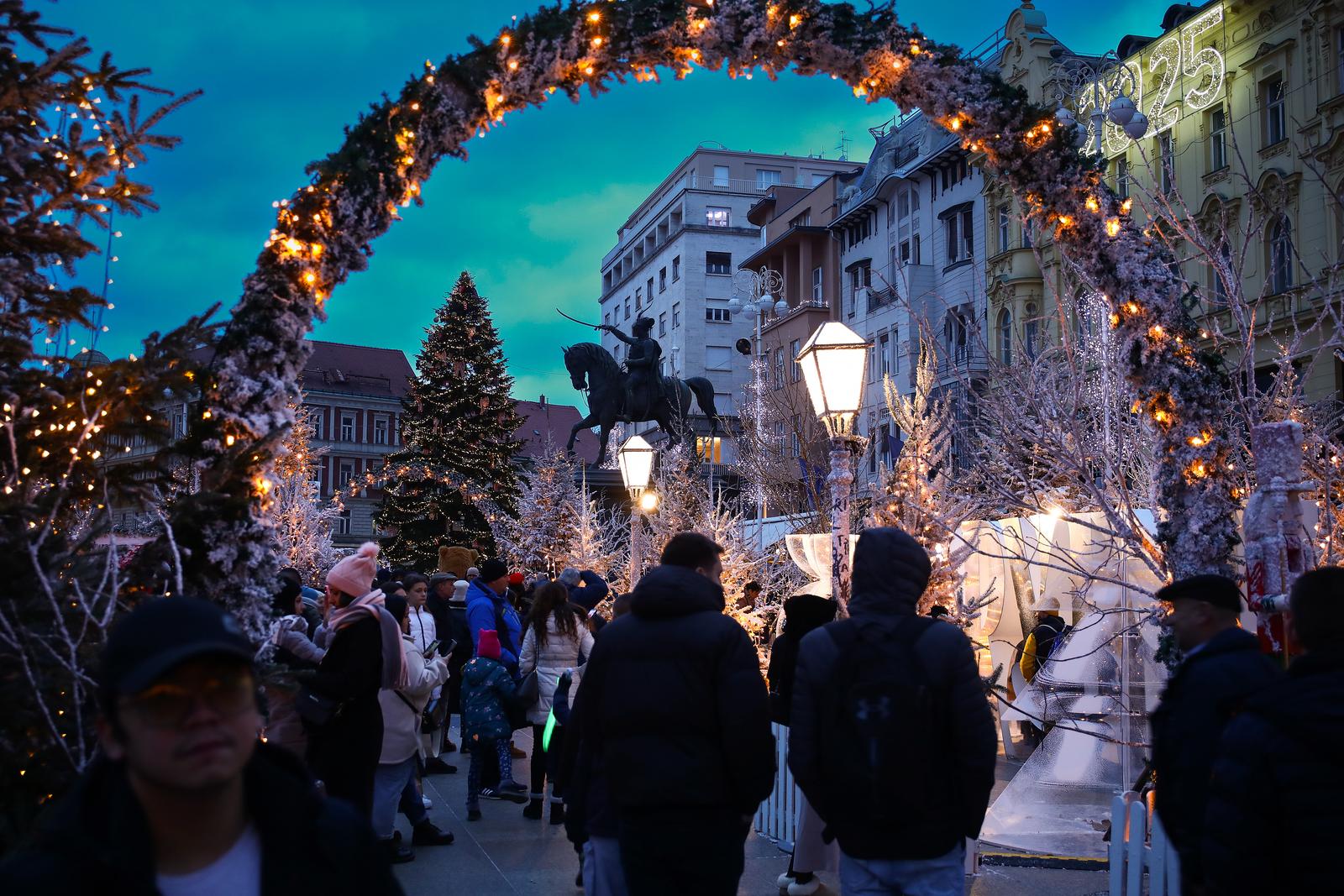 Zagrebački Advent na Trgu bana Jelačića