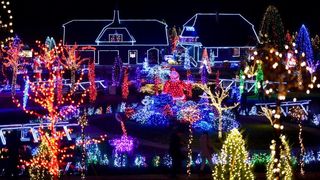 24.12.2014., Cazma, Grabovnica – Obitelj Salaj svoje imanje ukrasila je s milijun i petsto tisuca lampica povodom Bozicnih i Noogodisnjih blagdana. Bozicnu pricu svake godine posjecuju mnogobrojni turisti. Photo: Marko Prpic/PIXSELL