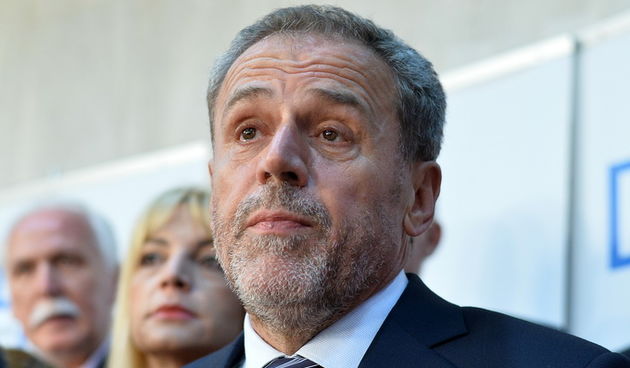 Zagreb, 190513.
Lokalni izbori 2013.
Praska 5.
Pracenje izbornih rezultata u izbornom stozeru Milana Bandica, kandidata za gradonacelnika Grada Zagreba.
Na fotografiji: Milan Bandic obratio se javnosti nakon objave prvih nesluzbenih rezultata.
Foto: Goran