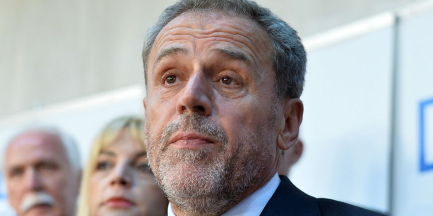 Zagreb, 190513.
Lokalni izbori 2013.
Praska 5.
Pracenje izbornih rezultata u izbornom stozeru Milana Bandica, kandidata za gradonacelnika Grada Zagreba.
Na fotografiji: Milan Bandic obratio se javnosti nakon objave prvih nesluzbenih rezultata.
Foto: Goran