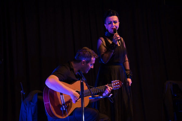 Veličanstvena Amira Medunjanin oduševila Zadrane u klubu Arsenal. Foto: Vinko Pešić Veličanstvena Amira Medunjanin oduševila Zadrane u klubu Arsenal. Foto: Vinko Pešić