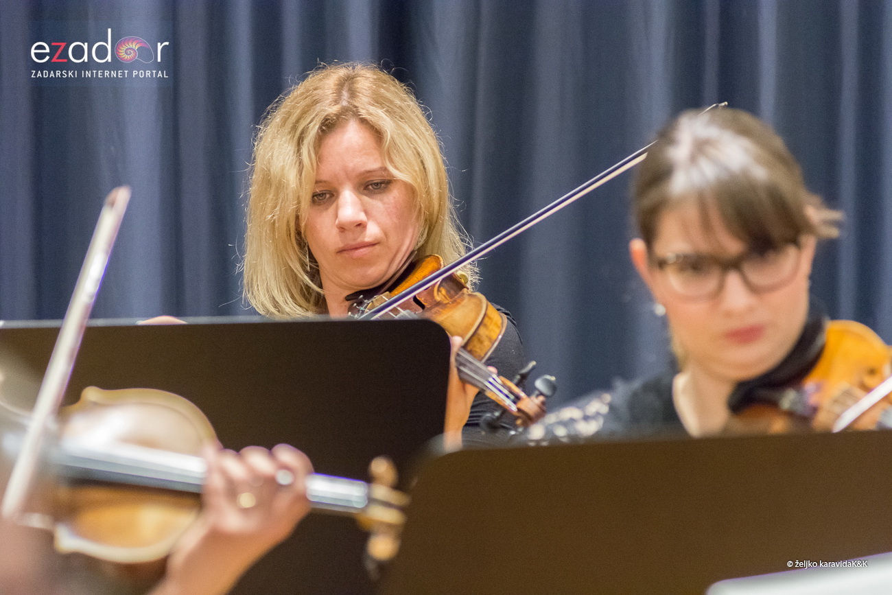 “Glazbena fantazija” Zadarskog komornog orkestra u Svečanoj dvorani Sveučilišta u Zadru. Solist Berislav Šipuš na klaviru, pod ravnanjem maestra Pavla Dešpalja “Glazbena fantazija” Zadarskog komornog orkestra u Svečanoj dvorani Sveučilišta u Zadru. Solist Berislav Šipuš na klaviru, pod ravnanjem maestra Pavla Dešpalja