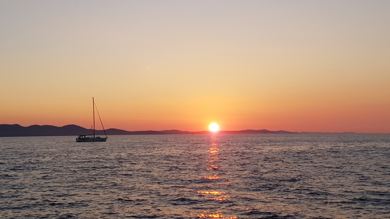 Zalazak sunca i Craft Beer Festival na zadarskoj rivi. Foto: Mladen Malik Zalazak sunca i Craft Beer Festival na zadarskoj rivi. Foto: Mladen Malik