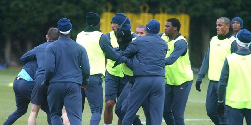 Tučnjava u redovima Manchester Cityja // mirrorfootball.co.uk Tučnjava u redovima Manchester Cityja // mirrorfootball.co.uk