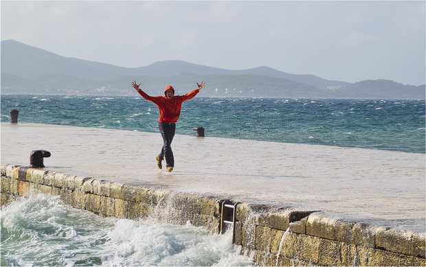 Spektakularna igra valova na zadarskoj rivi 5. studenog 2014.  Foto: Marin Pitton
