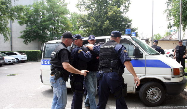 Banja Luka, 260611.
Nakon cetiri dana potrage u Donjim Srdjevicima priveden je Dragan Paravinja za kojeg se sumnja da je oteo Antoniju Bilic.
Na slici: privodjenje Paravinje u Banja Luci
Foto: CROPIX