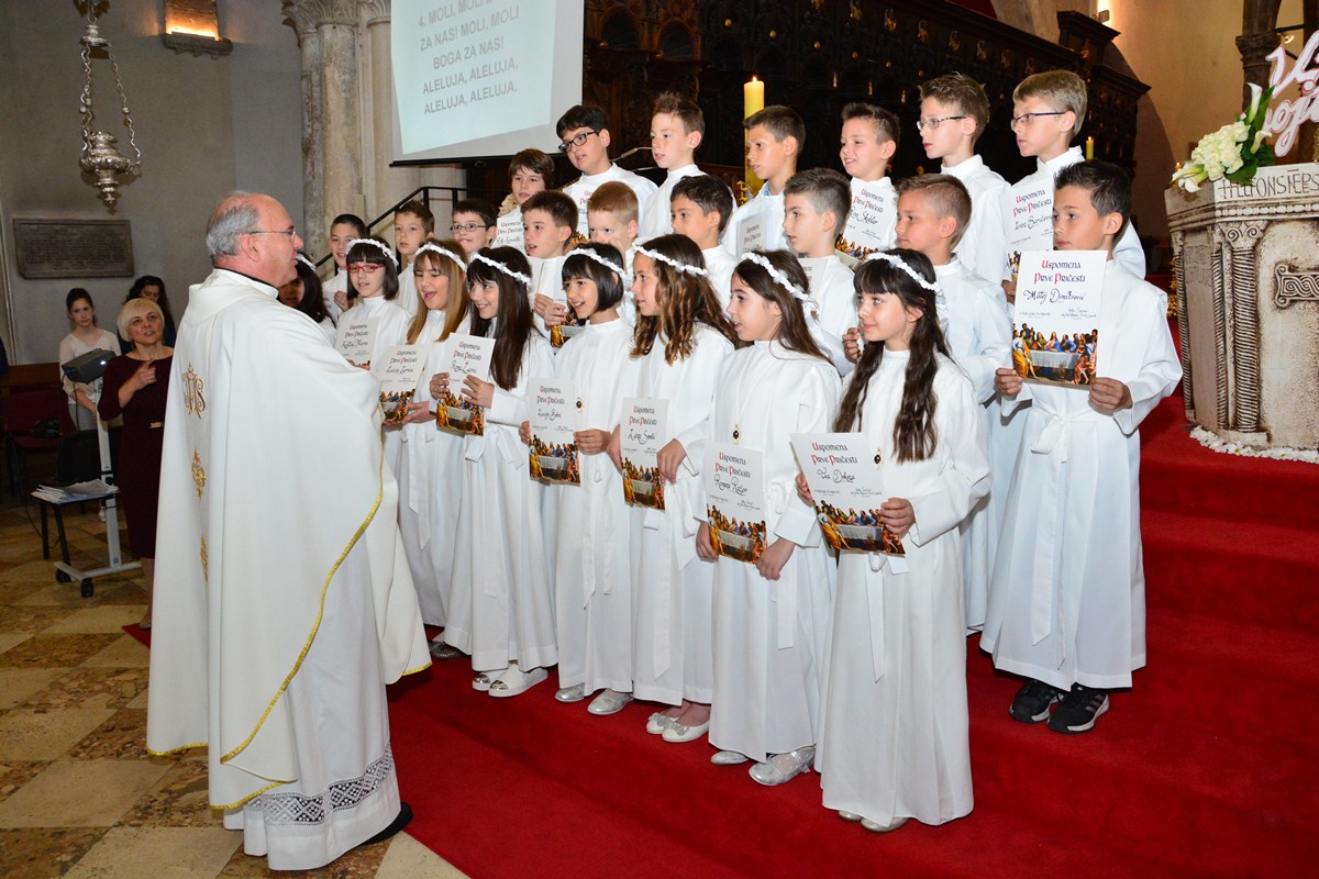 Sakrament Prve pričesti u katedrali sv. Stošije, foto- Iva Perinčić